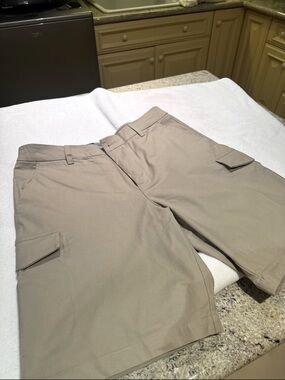 Sierra designs Tan Utility Shorts NWT